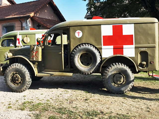 défilé militaire ambulance